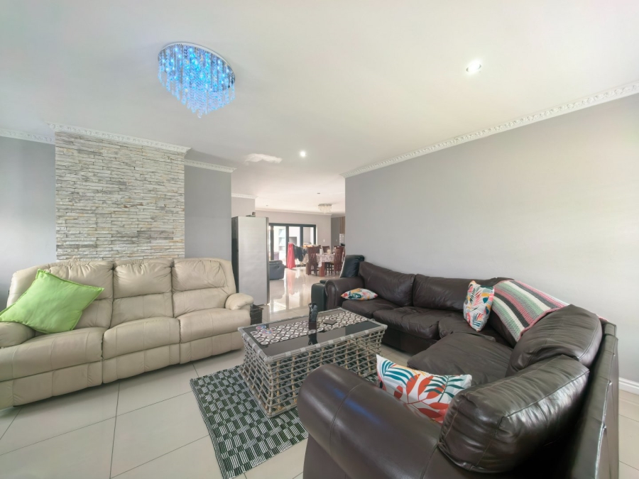 To Let 4 Bedroom Property for Rent in Blue Mountain Village Western Cape